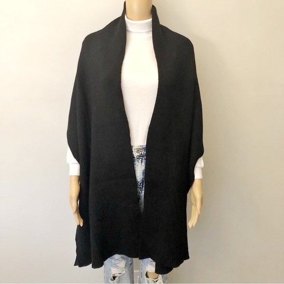 ZARA Black Minimalist Contemporary Winter Knitted Scarf Accessories. - Picture 4 of 9